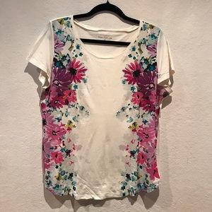 SOLD 💰 Floral Tee
